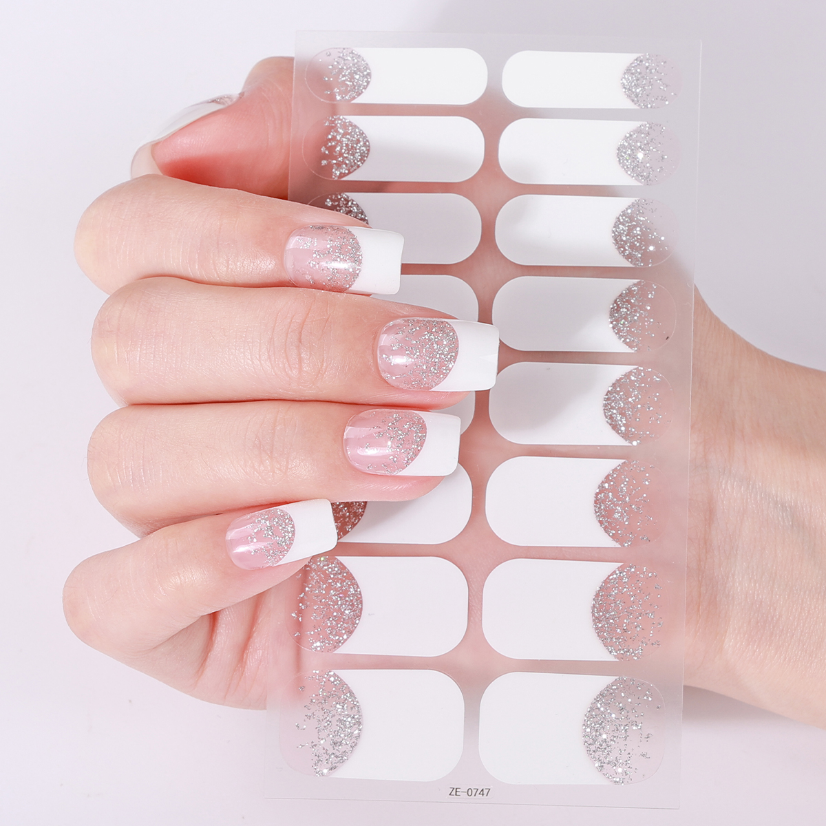 16Tips Full Cover French Nail  - Full Cover Adhesive のレビューと価格